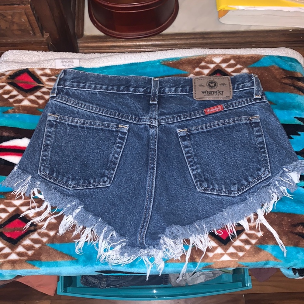Size 31 wrangler cut offs! Super cute